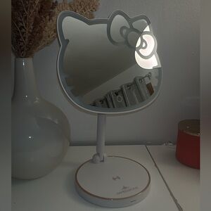 IMPRESSIONS Hello Kitty Rechargable Makeup Mirror